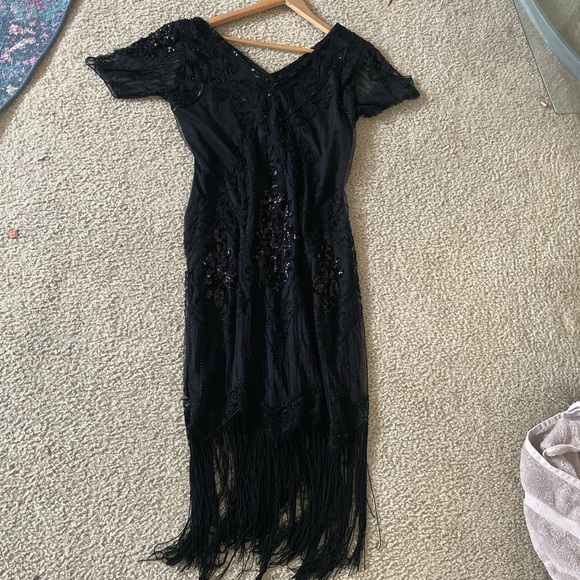 Black sequins detailed dress with fringes at the bottom - Picture 3 of 4